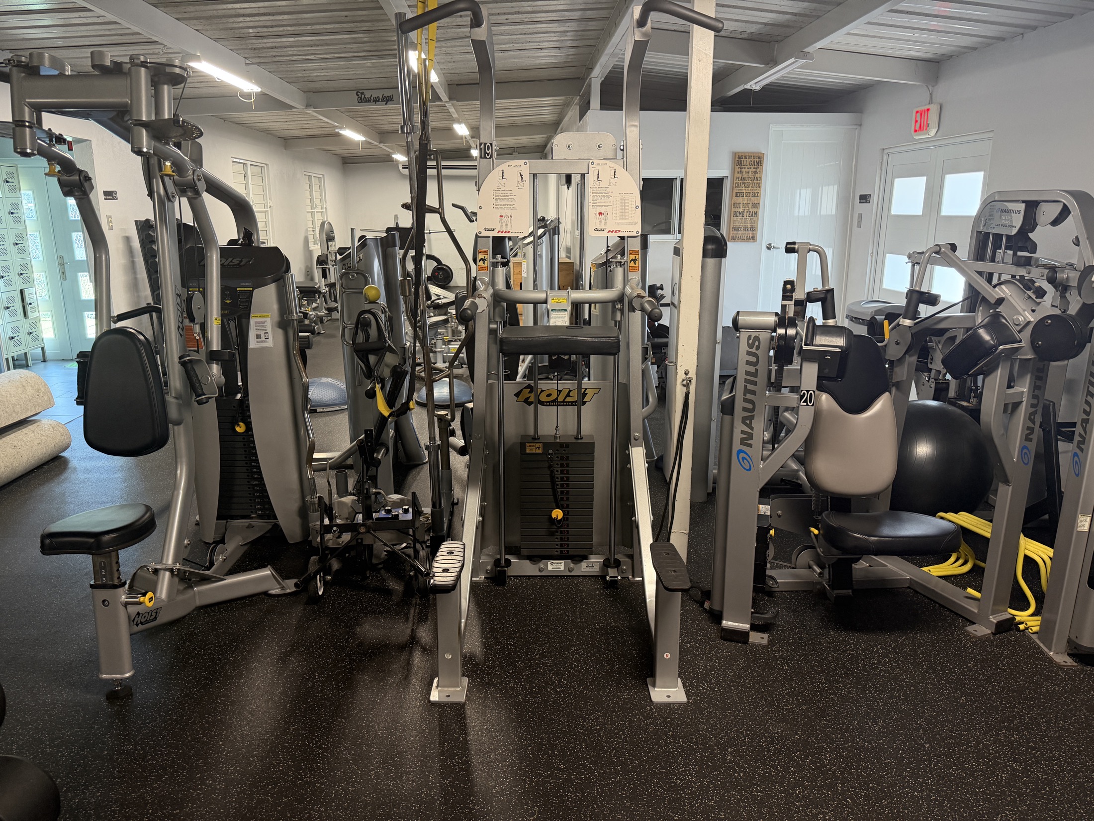 Área de máquinas y entrenamiento de R Training Center